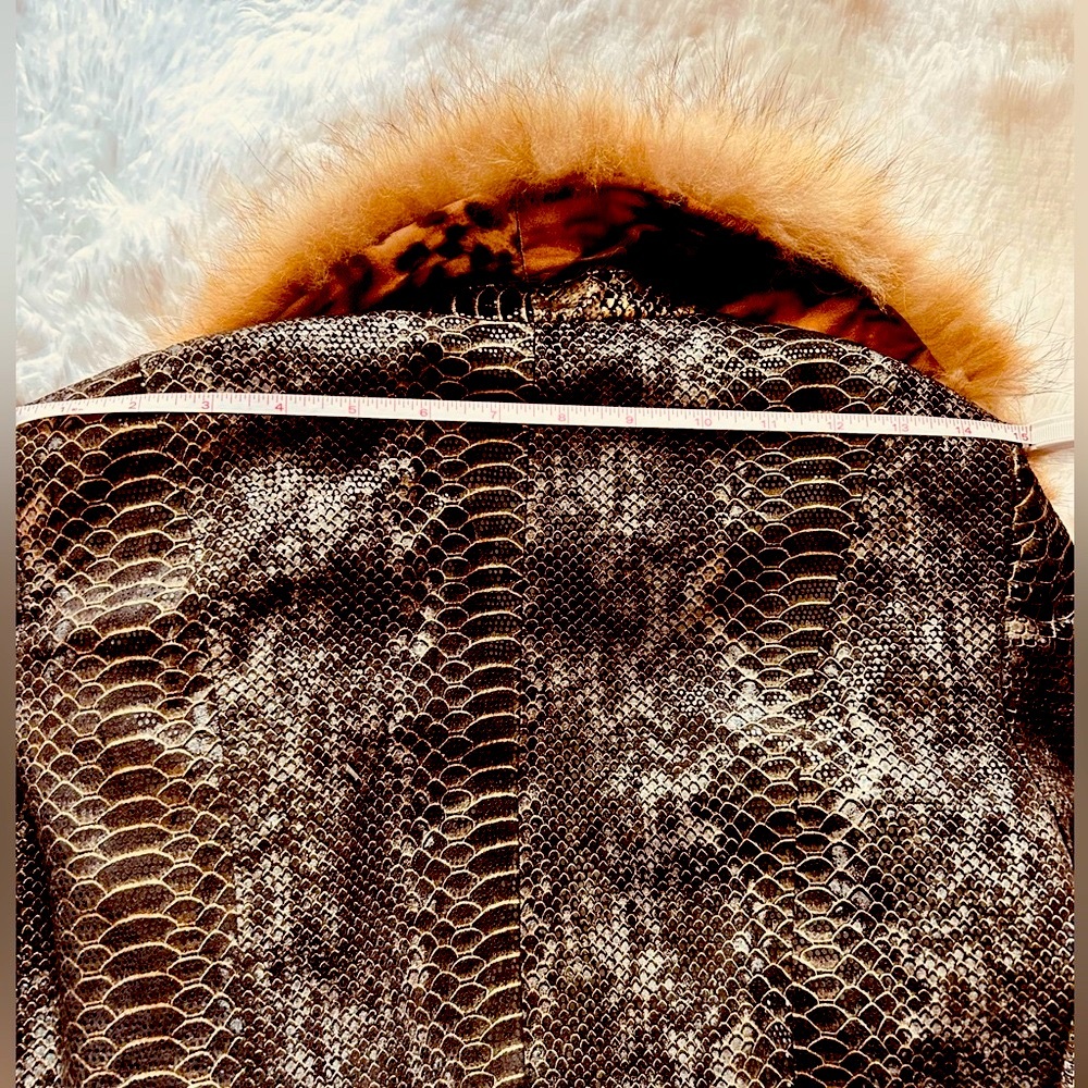 Measurements for✨NWOT✨ CACHE Absolutely Stunning Snake Leather Jacket w Fur Trim